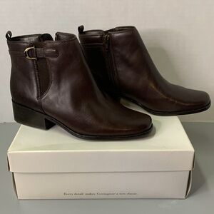 Covington Leather Brown Ankle Bootie Square Toe & Block Heel size-7.5